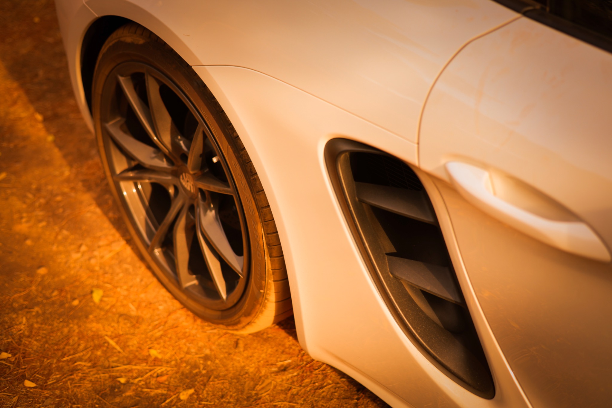 Porsche front wheel and intake detail
